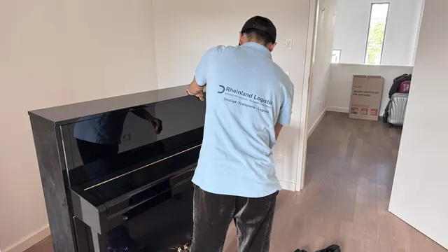 Klavier wird für den Transport vorbereitet